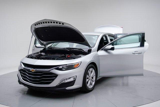Photo of 2022 Silver Ice Metallic Chevrolet Malibu