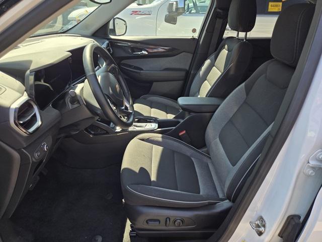 Photo of 2024 Summit White Chevrolet Trailblazer