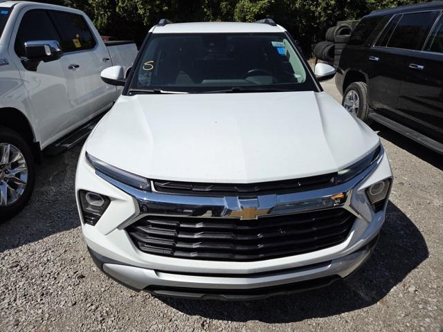 Photo of 2024 Summit White Chevrolet Trailblazer