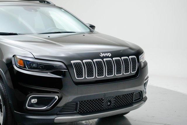 Photo of 2022 Diamond Black Crystal Pearlcoat Jeep Cherokee