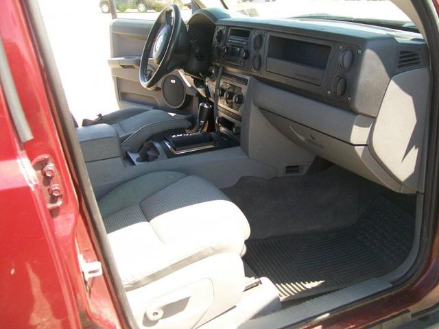 Photo of 2007 Burgundy Jeep Commander