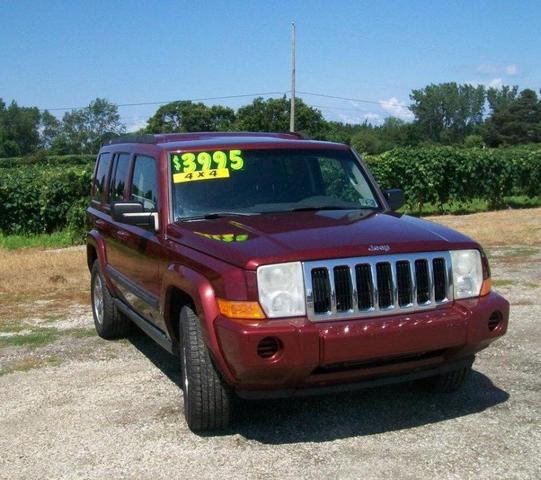 Photo of 2007 Burgundy Jeep Commander