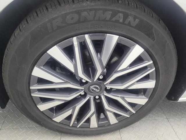 Photo of 2023 Brilliant Silver Metallic Nissan Altima
