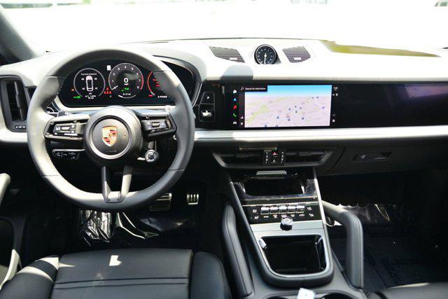 Photo of 2025 Algarve Blue Metallic Porsche Cayenne