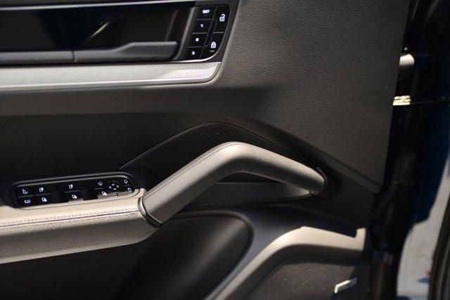 Photo of 2025 Algarve Blue Metallic Porsche Cayenne