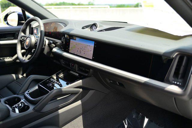 Photo of 2025 Algarve Blue Metallic Porsche Cayenne