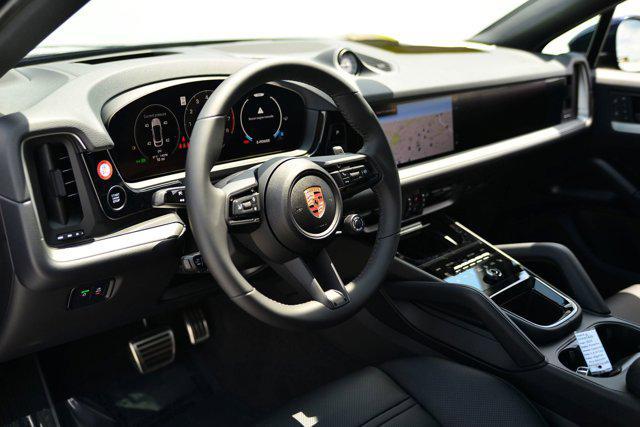 Photo of 2025 Algarve Blue Metallic Porsche Cayenne