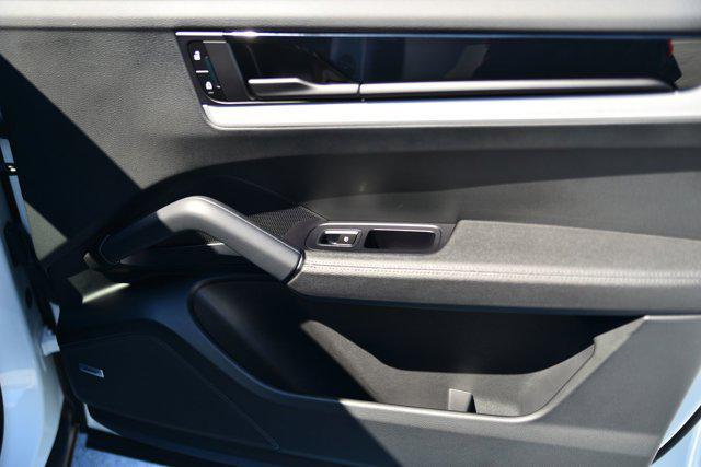 Photo of 2024 White Porsche Cayenne