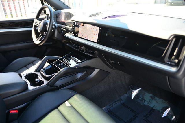 Photo of 2024 White Porsche Cayenne