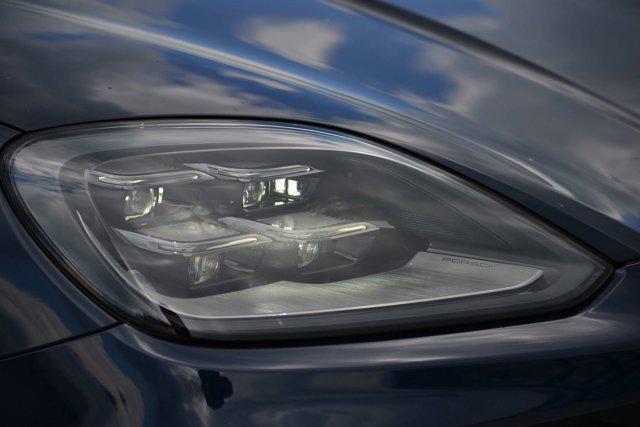 Photo of 2025 Algarve Blue Metallic Porsche Cayenne