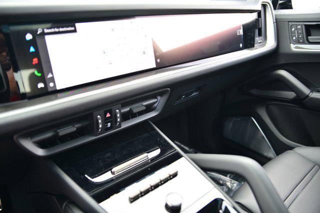 Photo of 2025 Algarve Blue Metallic Porsche Cayenne