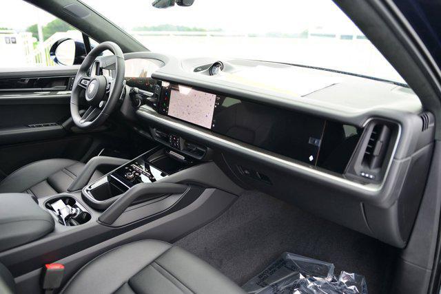 Photo of 2025 Algarve Blue Metallic Porsche Cayenne