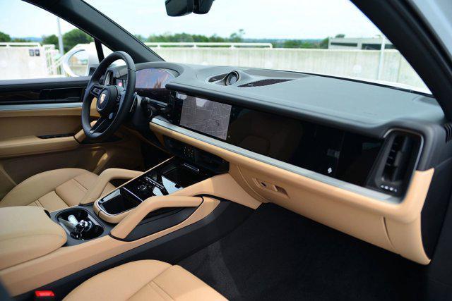 Photo of 2025 Carrara White Metallic Porsche Cayenne