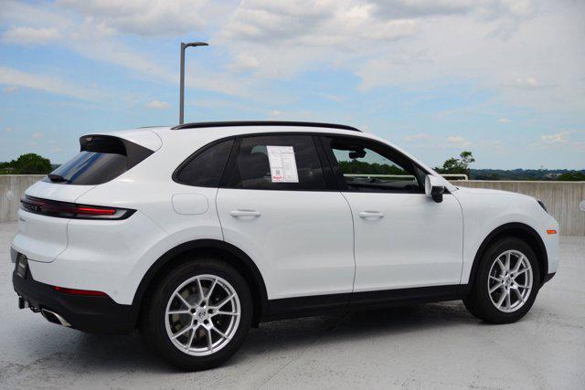 Photo of 2025 Carrara White Metallic Porsche Cayenne