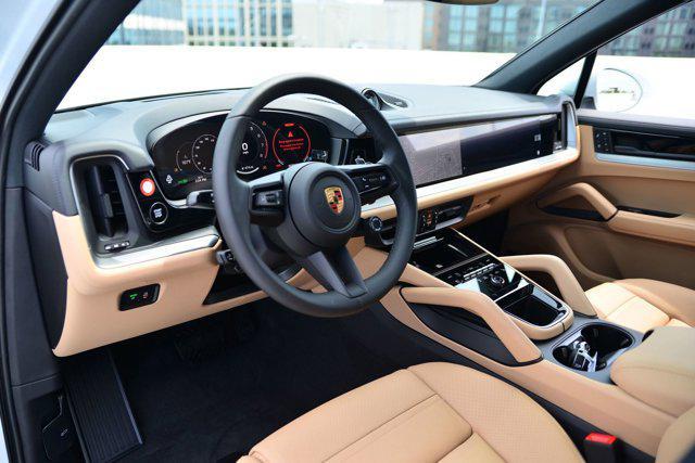 Photo of 2025 Carrara White Metallic Porsche Cayenne