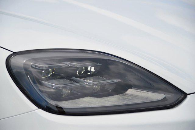 Photo of 2025 Carrara White Metallic Porsche Cayenne