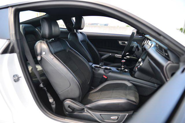 Photo of 2016 Oxford White Ford Shelby GT350