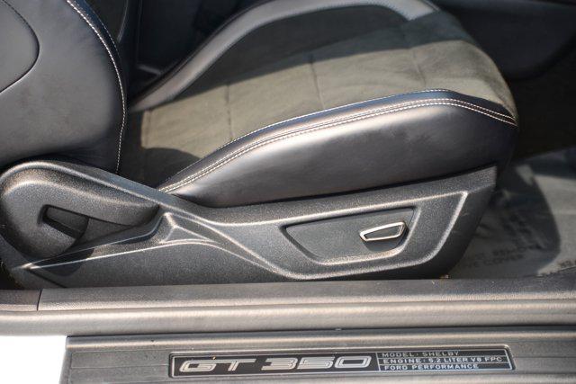 Photo of 2016 Oxford White Ford Shelby GT350