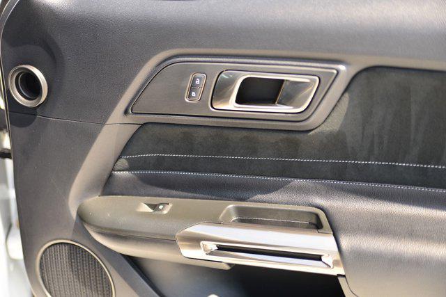 Photo of 2016 Oxford White Ford Shelby GT350