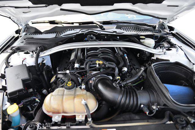 Photo of 2016 Oxford White Ford Shelby GT350
