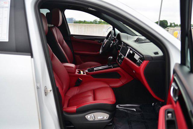 Photo of 2022 White Porsche Macan