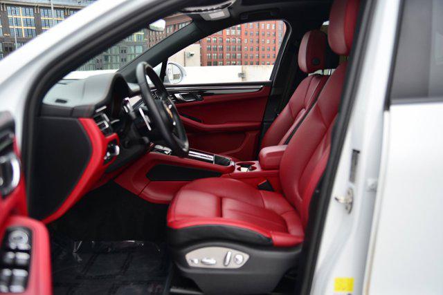 Photo of 2022 White Porsche Macan