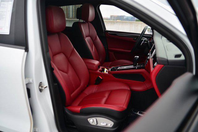 Photo of 2022 White Porsche Macan