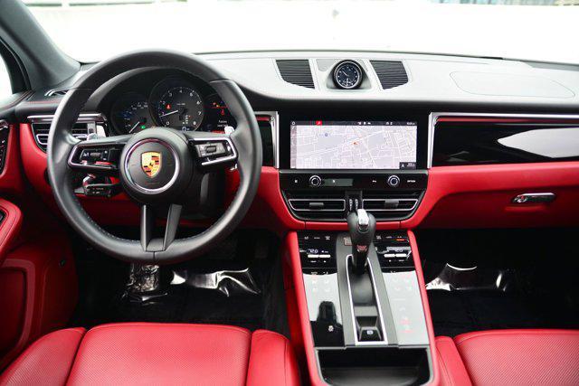 Photo of 2022 White Porsche Macan