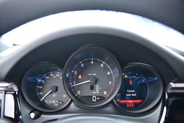 Photo of 2022 White Porsche Macan