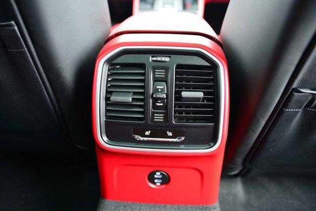 Photo of 2022 White Porsche Macan