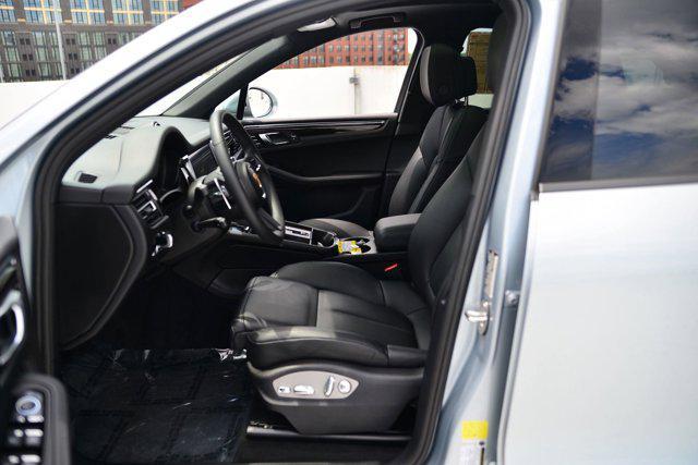 Photo of 2025 Dolomite Silver Metallic Porsche Macan