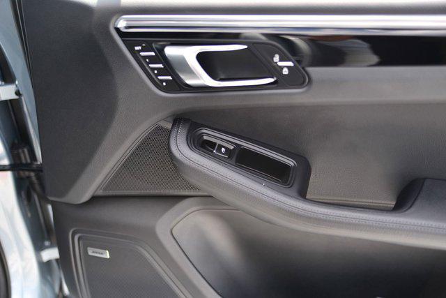 Photo of 2025 Dolomite Silver Metallic Porsche Macan