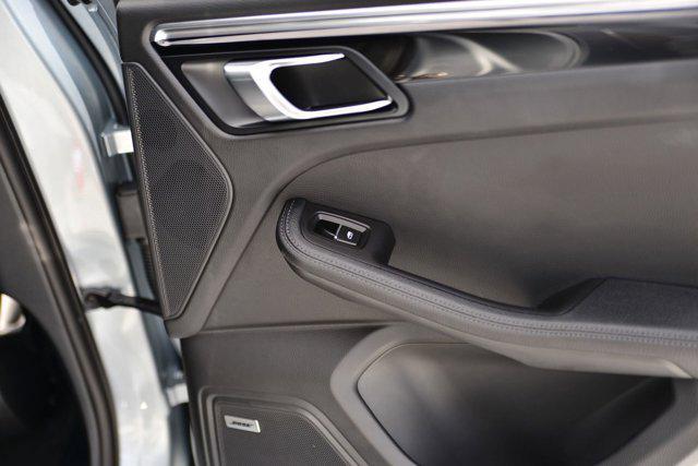Photo of 2025 Dolomite Silver Metallic Porsche Macan