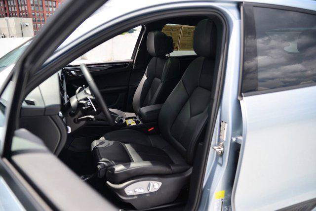 Photo of 2025 Dolomite Silver Metallic Porsche Macan