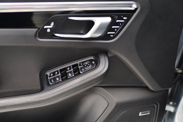Photo of 2025 Dolomite Silver Metallic Porsche Macan