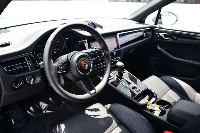 Photo of 2025 Dolomite Silver Metallic Porsche Macan