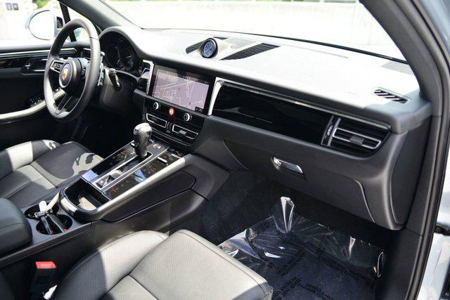 Photo of 2025 Dolomite Silver Metallic Porsche Macan