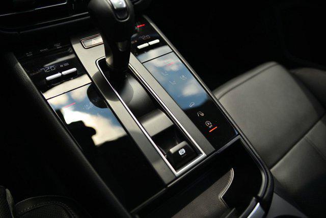 Photo of 2025 Dolomite Silver Metallic Porsche Macan