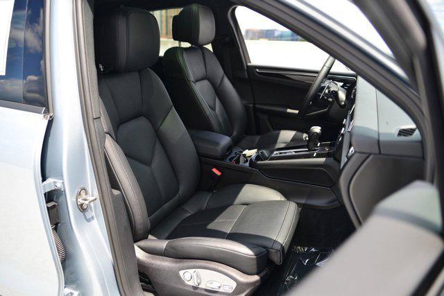 Photo of 2025 Dolomite Silver Metallic Porsche Macan