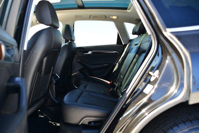 Photo of 2016 Mythos Black Metallic Audi Q5