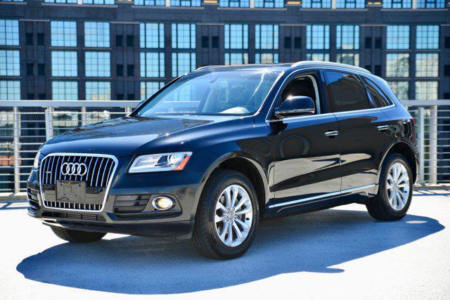 Photo of 2016 Mythos Black Metallic Audi Q5