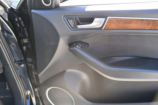 Photo of 2016 Mythos Black Metallic Audi Q5