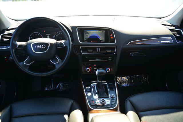 Photo of 2016 Mythos Black Metallic Audi Q5