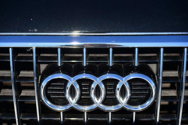 Photo of 2016 Mythos Black Metallic Audi Q5