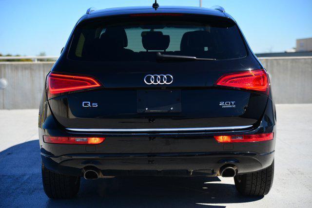 Photo of 2016 Mythos Black Metallic Audi Q5