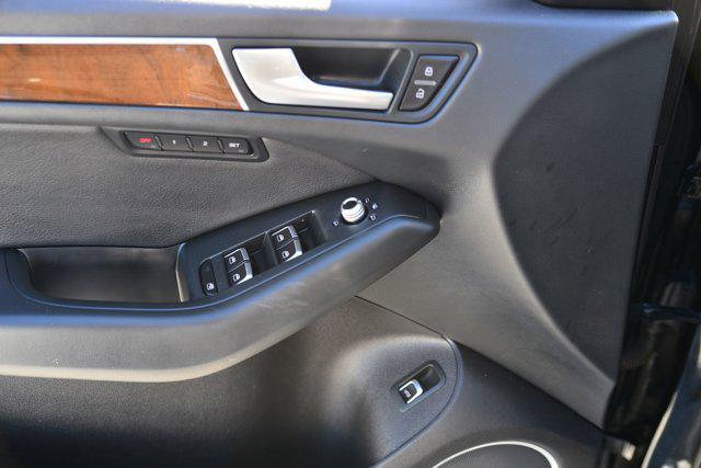 Photo of 2016 Mythos Black Metallic Audi Q5