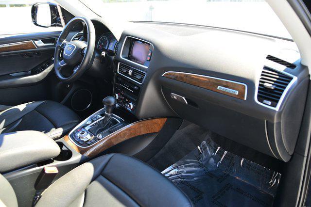 Photo of 2016 Mythos Black Metallic Audi Q5