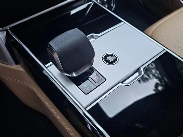 Photo of 2025 Santorini Black Metallic Land Rover Range Rover