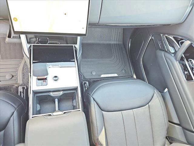 Photo of 2025 Hakuba Silver Metallic Land Rover Range Rover