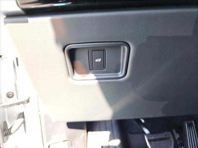 Photo of 2025 Hakuba Silver Metallic Land Rover Range Rover